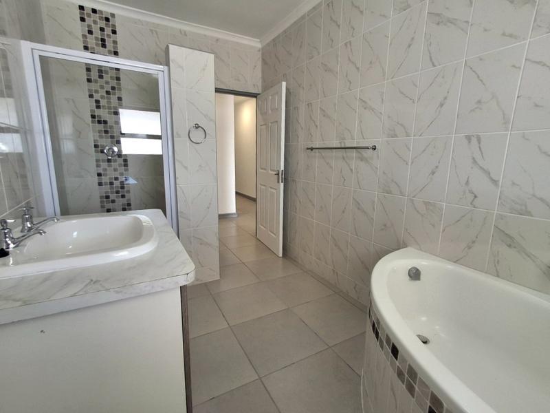 4 Bedroom Property for Sale in Harbour Lights Western Cape